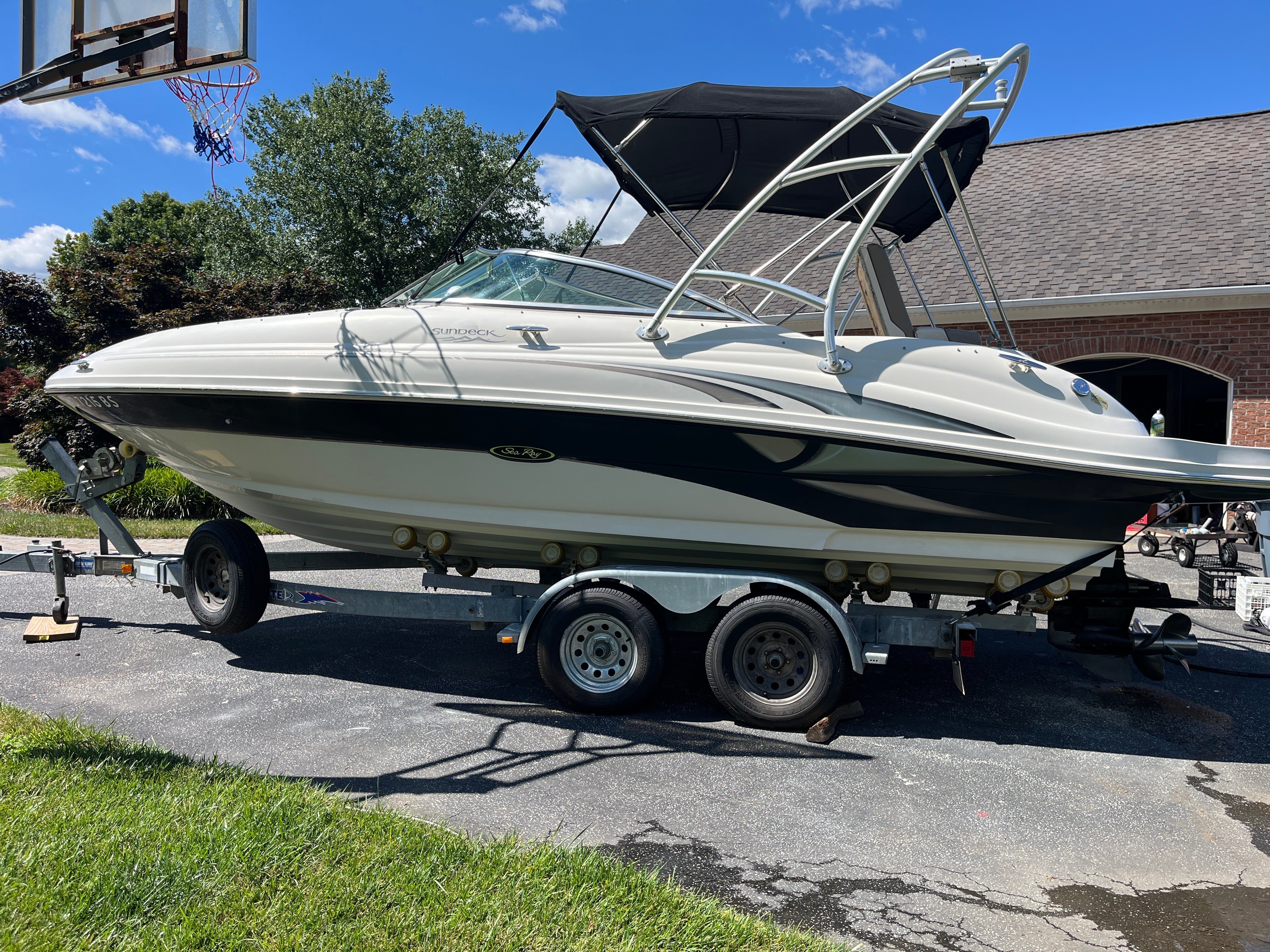 Photo of 2003 Sea Ray 220 Sundeck