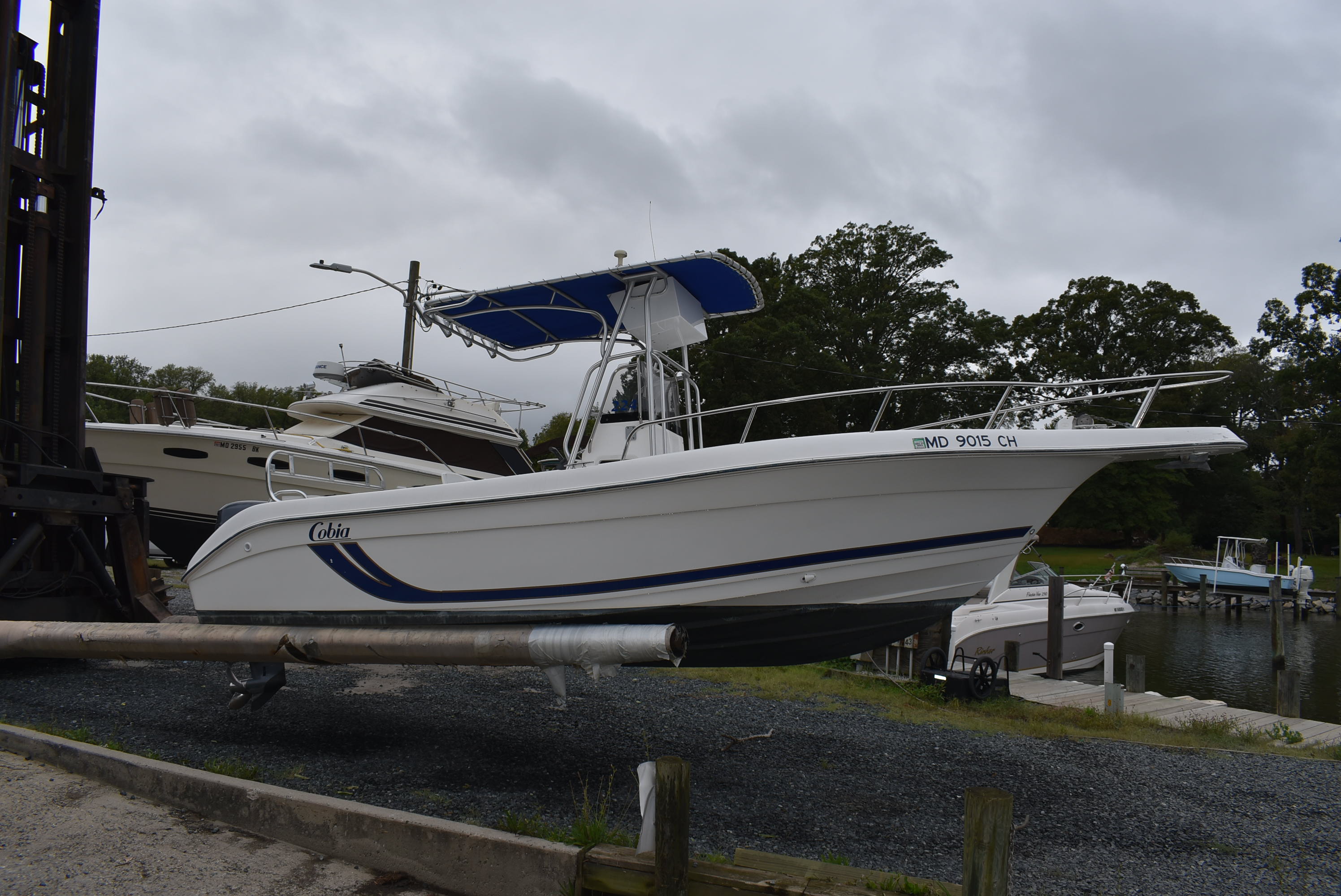 Photo of 1999 Cobia 224 CC