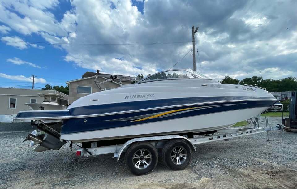 Photo of 2008 Four Winns F 221