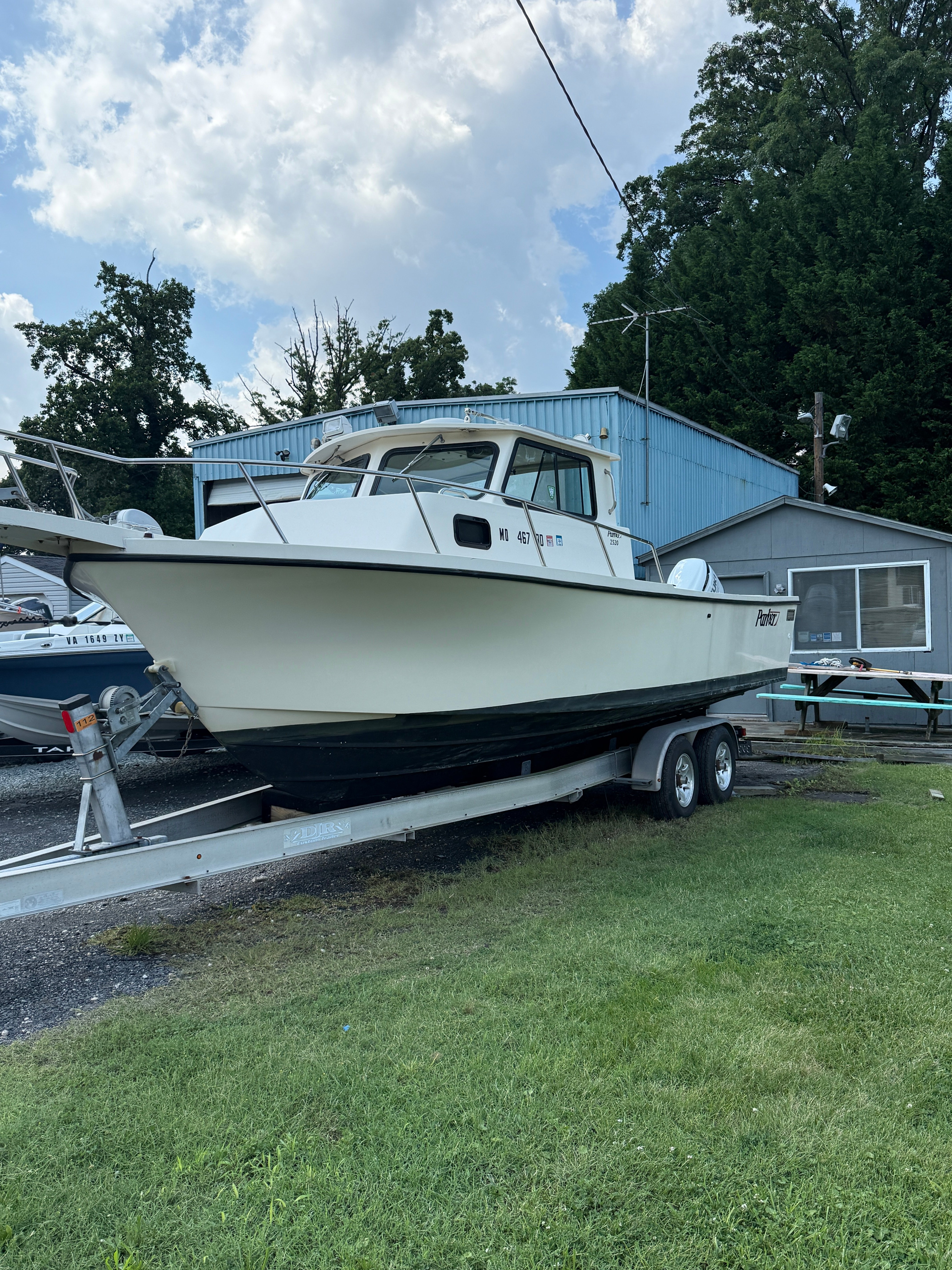 Photo of 1996 Parker 2520