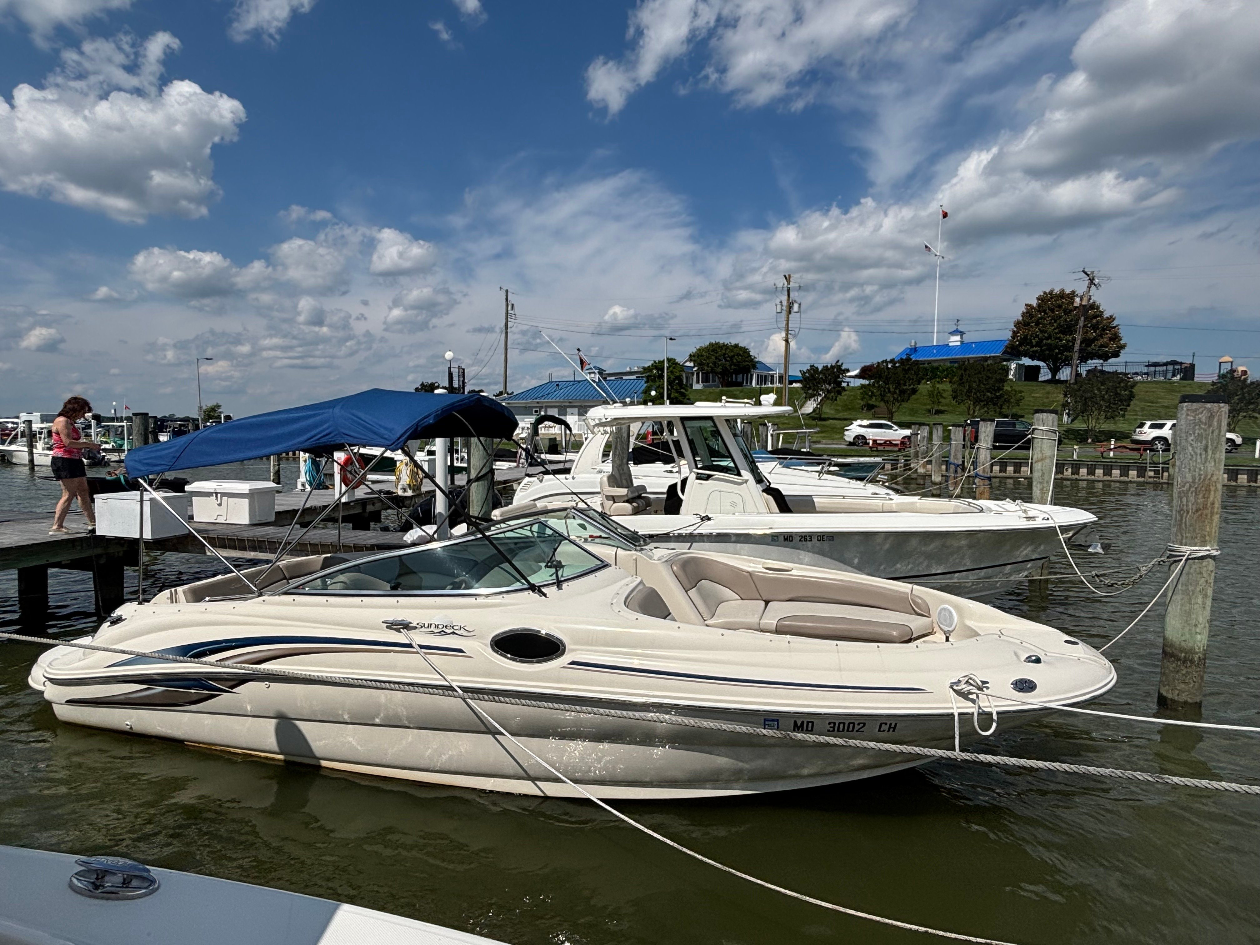 Photo of 2002 Sea Ray 240 Sundeck