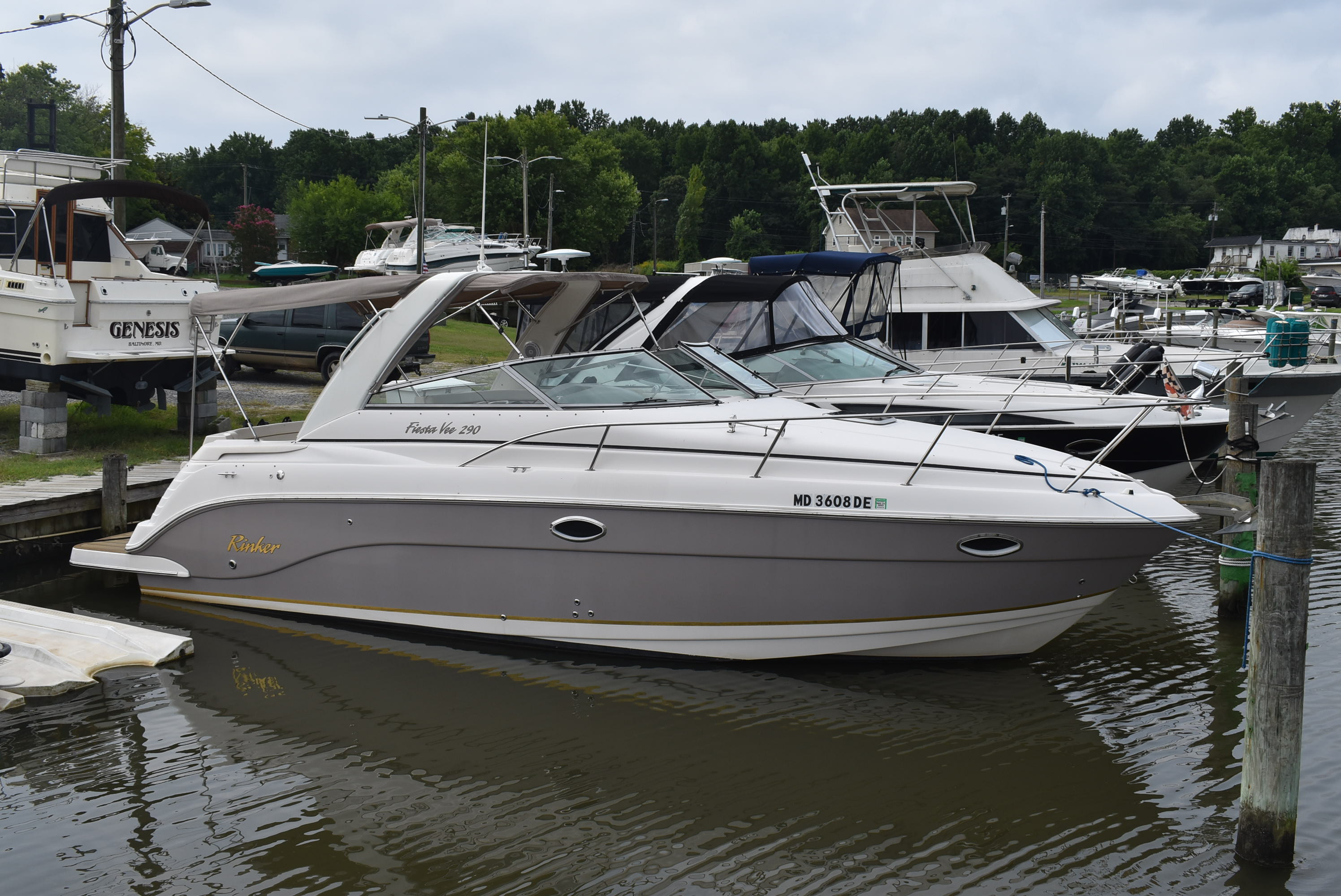 Photo of 2005 Rinker 290 Fiesta Vee