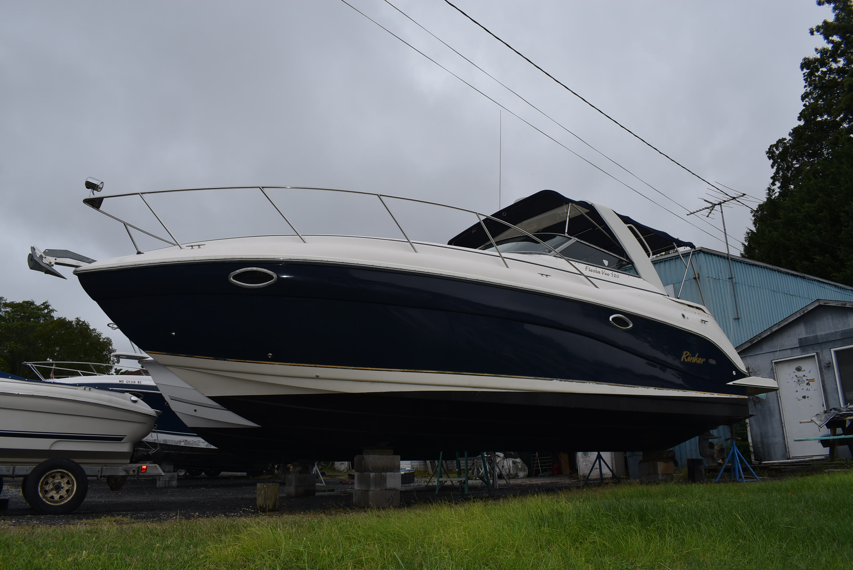 Photo of 2005 Rinker 320 Fiesta Vee